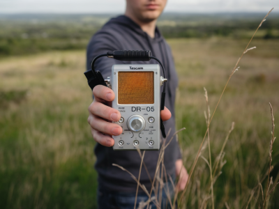 Wie sie mit einem field-recorder (tascam dr-05) vergessene alltagsklänge in eine audiovisuelle miniature verwandeln