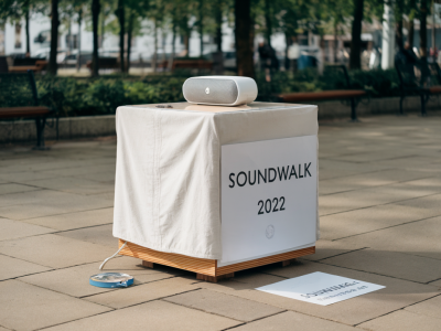 Wie man einen gemeinschaftlichen soundwalk mit nachbar*innen plant und als kleine installation dokumentiert
