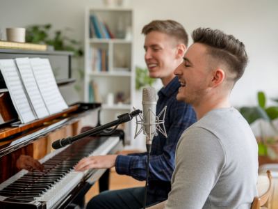 Wie Sie Bild und Ton zu einem performativen Hauskonzert verweben